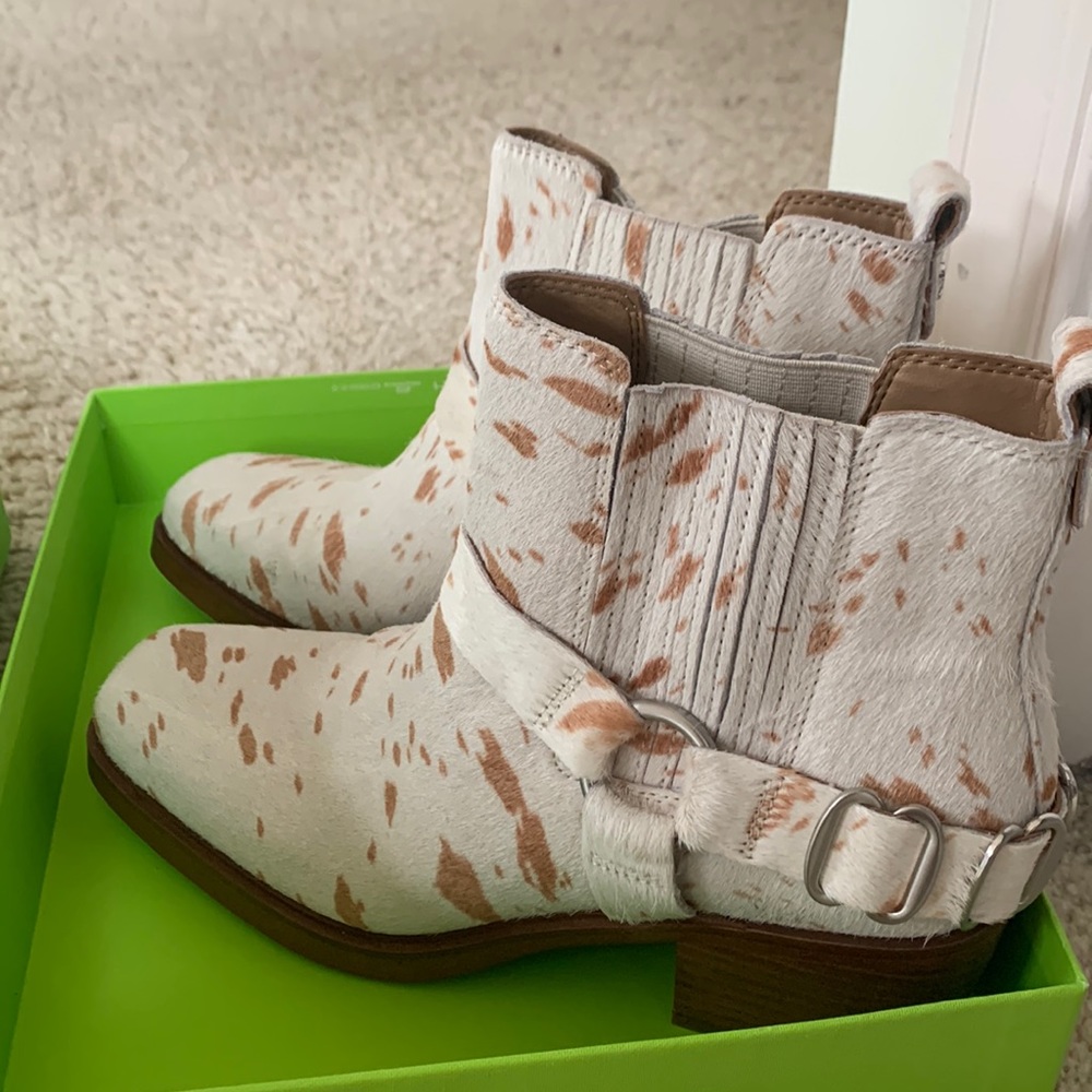 Sam Edelman White with Tan Speckled Ankle Boots